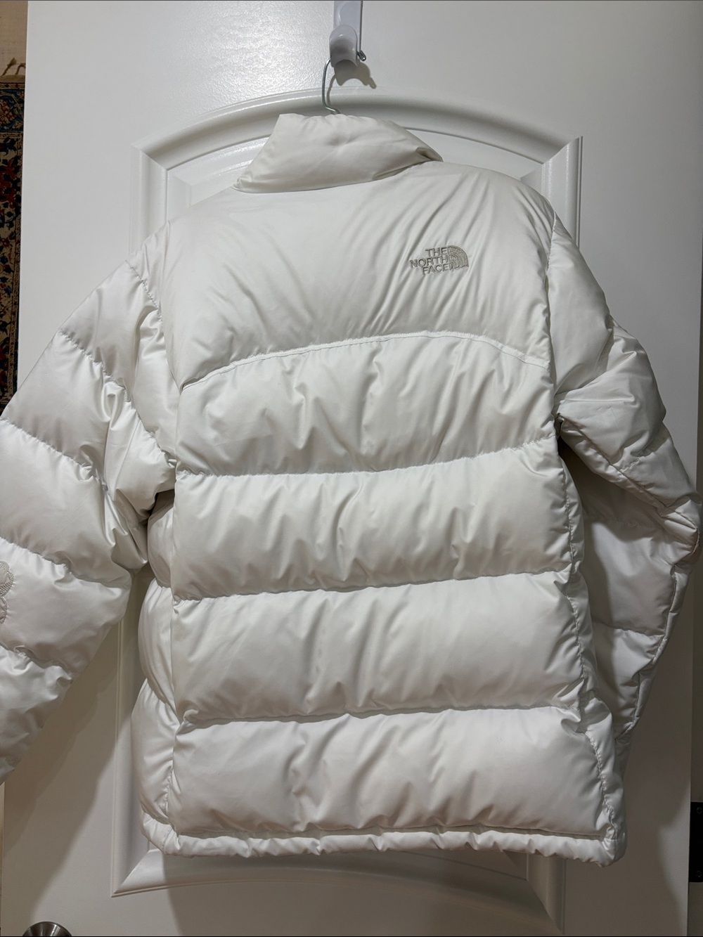 The North Face Women's White Puffy Jacket With Embroidery Sz M - Picture 14 of 15